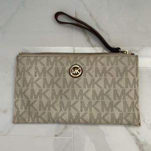 Michael Kors Wristlet